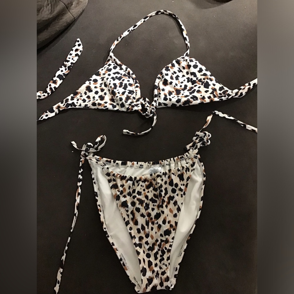 Wild Fable Bikini Bottoms Women’s Tall Top Triangle Bikini Animal Print Size M